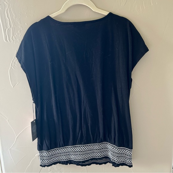 NWT Vince Camuto Faux Wrap Top - Picture 2 of 5